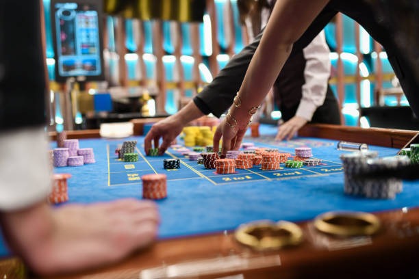 Dragon Tiger live dealer table on bomtoto mobile app
